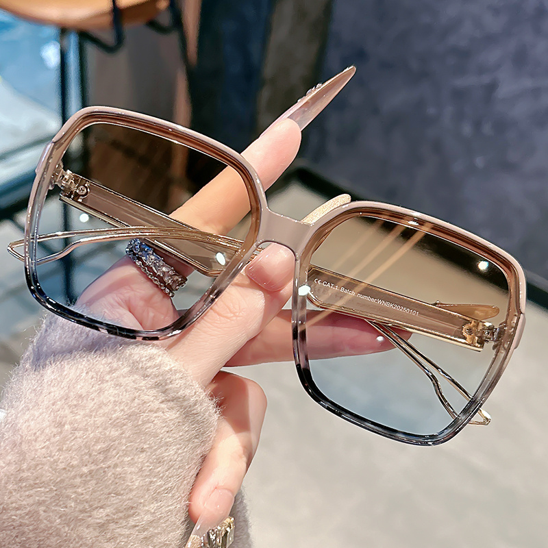 Gradual-layer khaki oversized  - Photography Of Lighting recension och pris